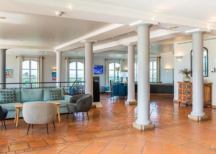 Le Fregate Provence מלון