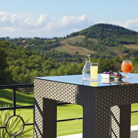 Le Fregate Provence Hotel 4*