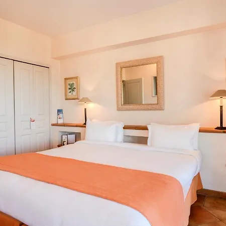 Le Fregate Provence Hotel 4*