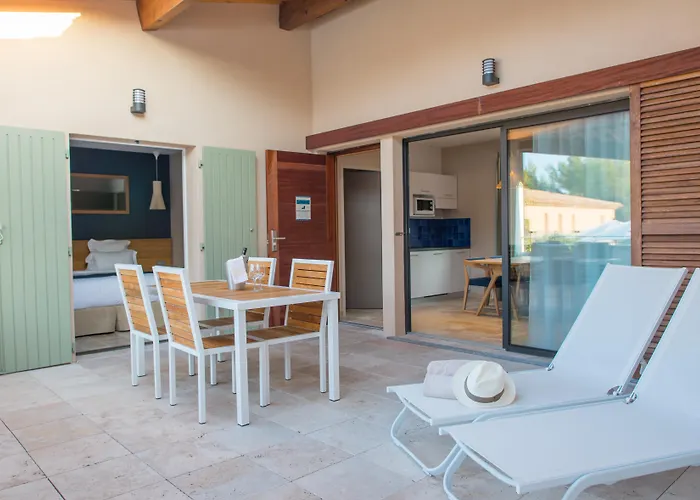 Le Fregate Provence فندق 4*