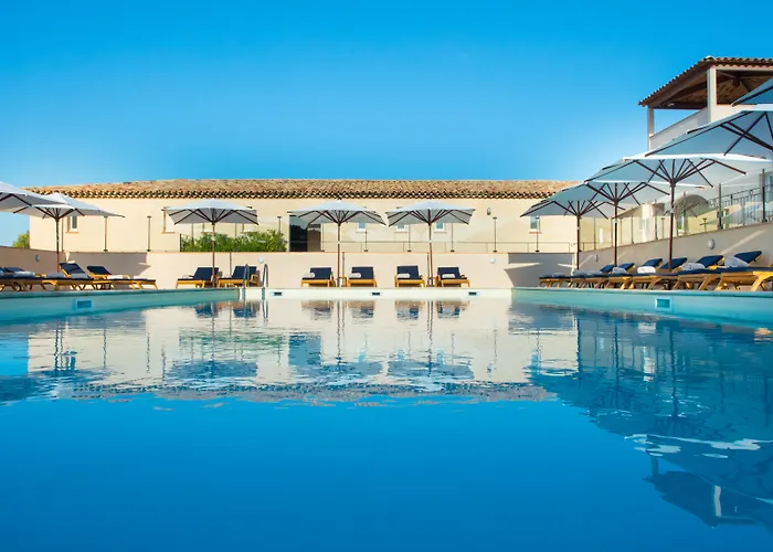 Le Fregate Provence فندق سا سيرْ سور مير